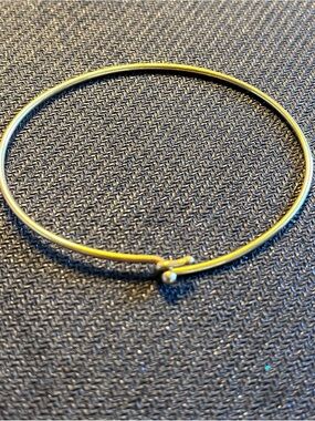 Vintage Tiffany & Co. 14K Yellow Gold Wire Hook Bangle Bracelet 1970s 5.37 Grams